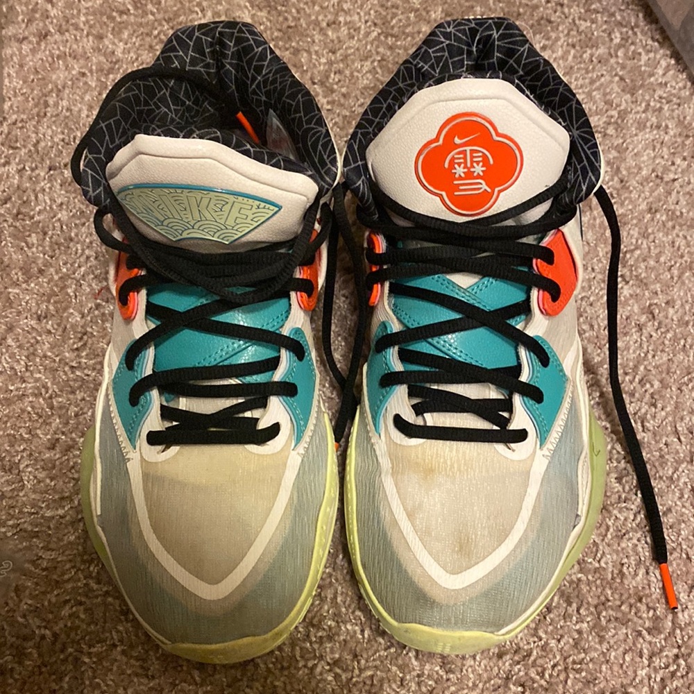 Kyrie Infinity basketball shoes